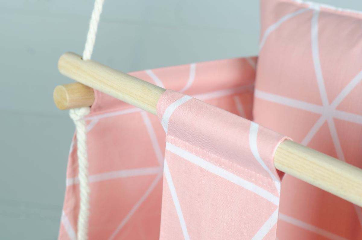 Гойдалка дерев`яна дитяча CHRISTYLE рожева із білими полосами
