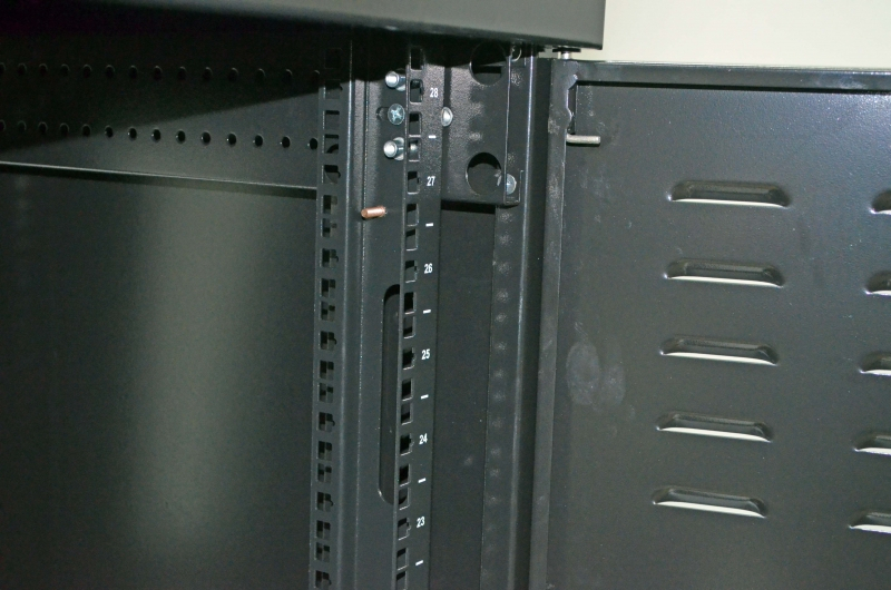 Шафа CMS 19 дюймів 28U, 610х1055 мм (Ш*Г) (UA-MGSE28610MB)