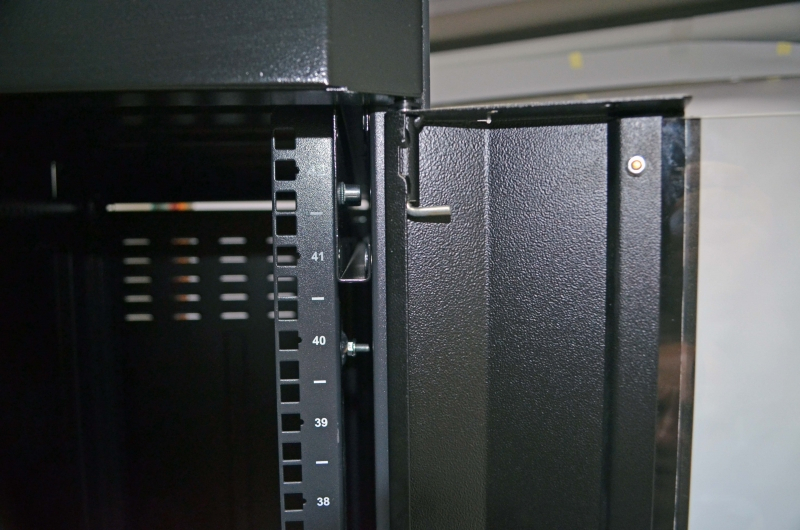 Шафа CMS 19 дюймів 42U, 610х1055 мм (Ш*Г) (UA-MGSE42610MB)