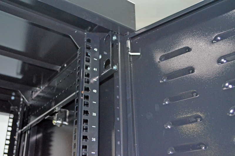 Шафа CMS 19 дюймів 42U, 610х675 мм (Ш*Г) (UA-MGSE4266MB)