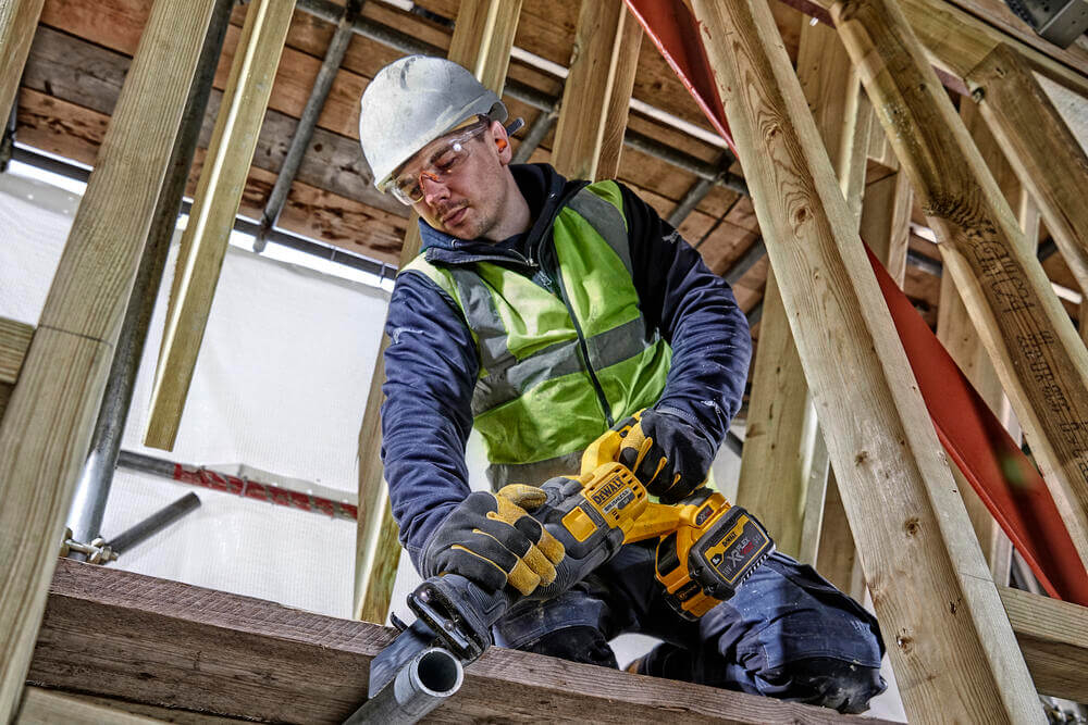Пила шабельна акумуляторна DeWALT DCS389NT