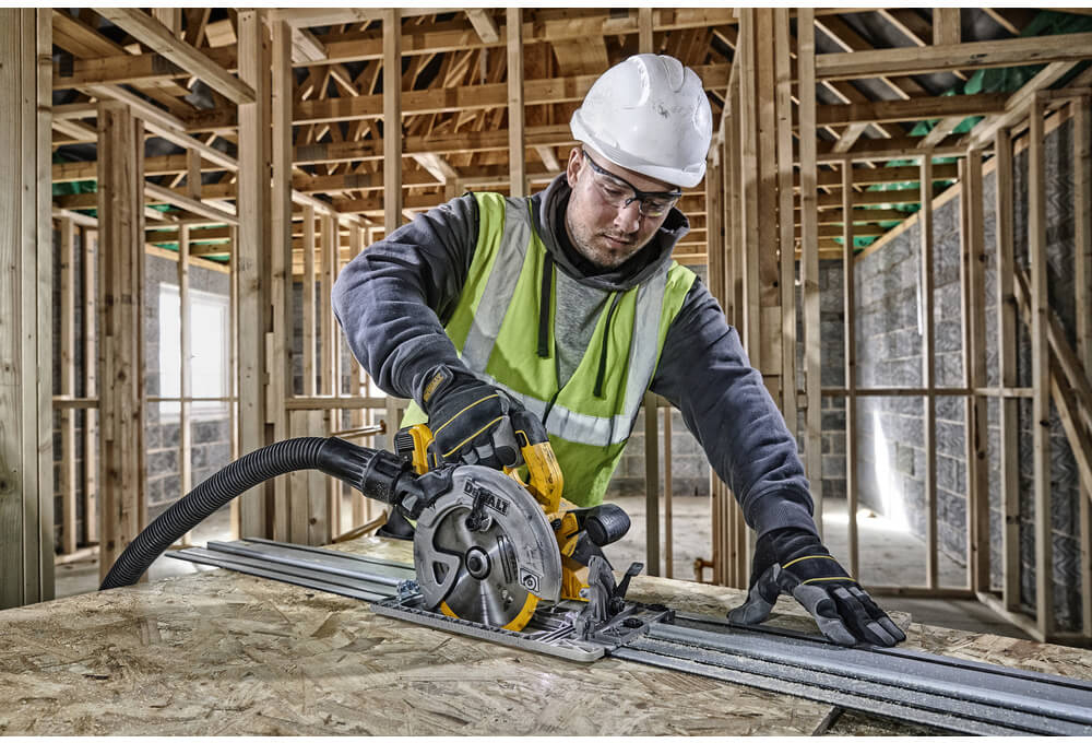 Пила дискова акумуляторна DeWALT DCS572NT