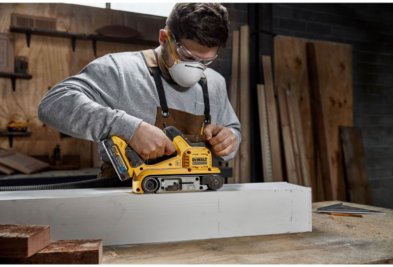 Шліфмашина стрічкова акумуляторна DeWALT DCW220N