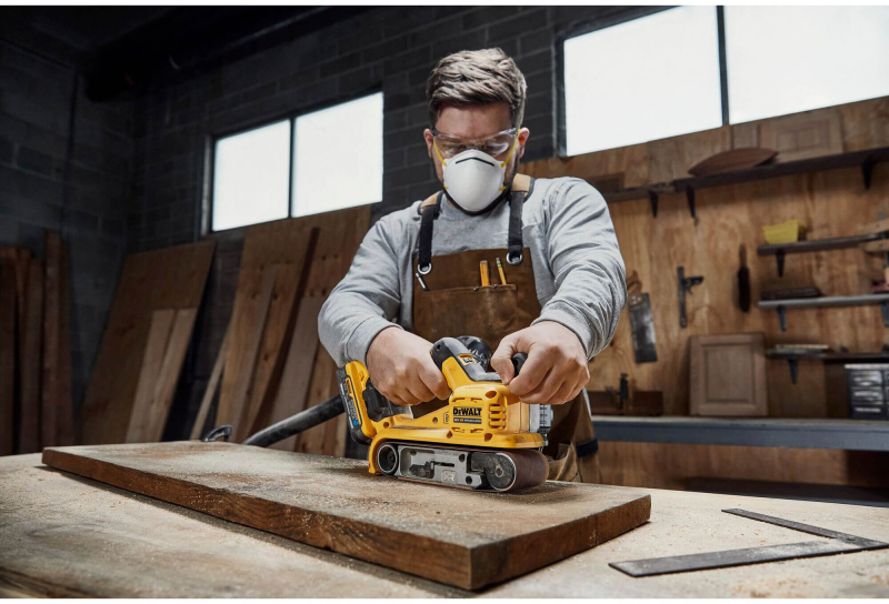 Шліфмашина стрічкова акумуляторна DeWALT DCW220N