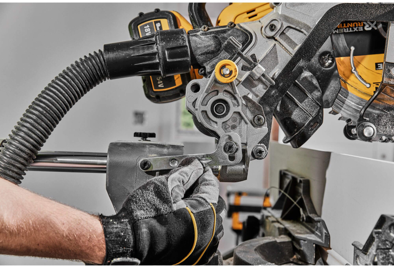 Пилка торцювальна акумуляторна DeWALT DCS781X2
