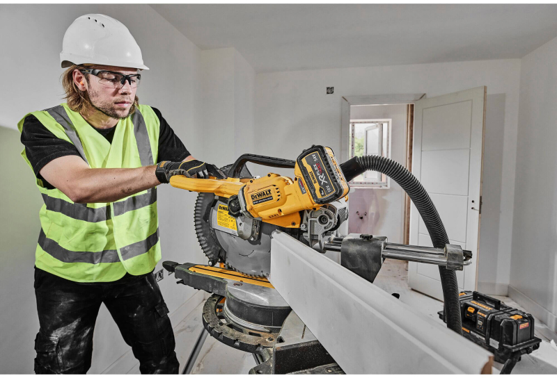 Пилка торцювальна акумуляторна DeWALT DCS781X2
