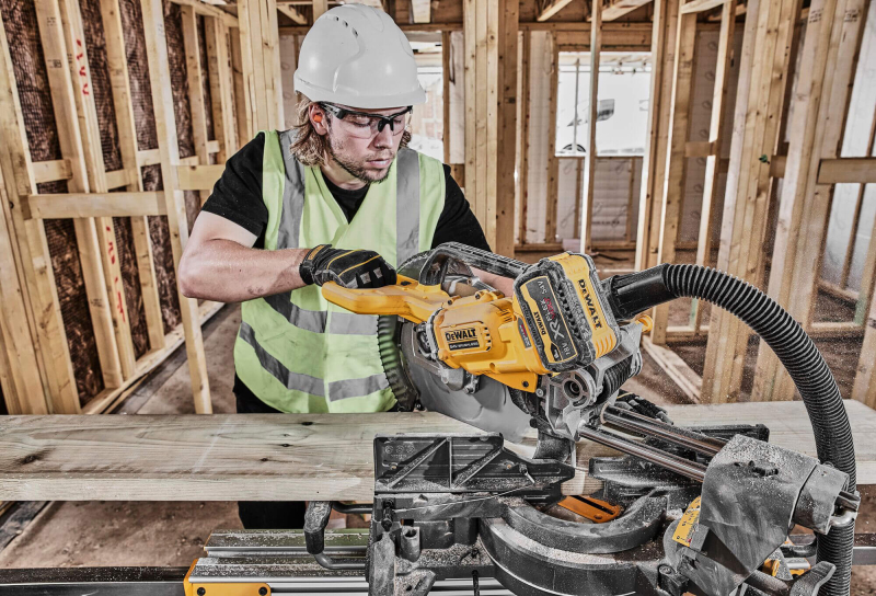 Пилка торцювальна акумуляторна DeWALT DCS781X2