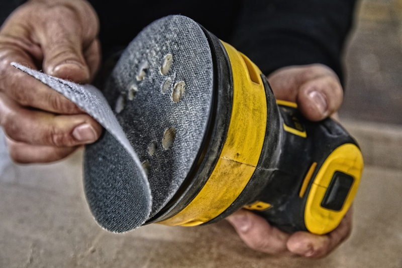 Електрична шліфувальна машина DeWALT DWE6423
