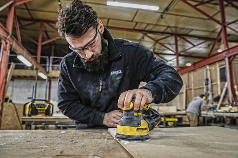 Електрична шліфувальна машина DeWALT DWE6423