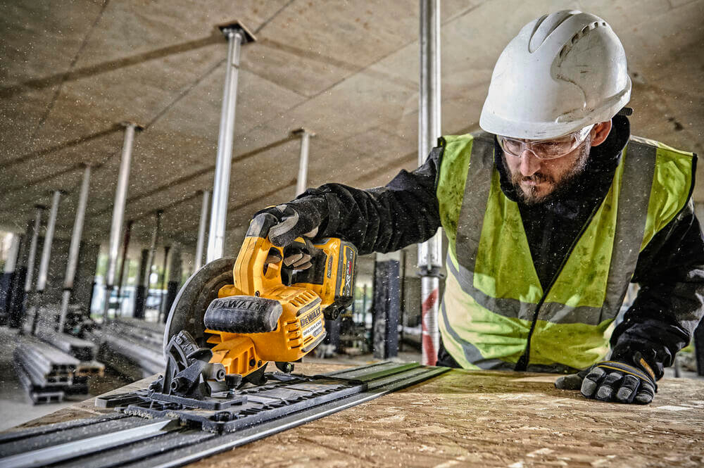 Пила акумуляторна DeWALT DCS579X2