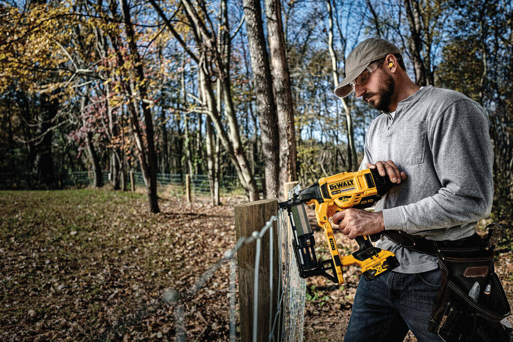 Степлер скобозабивний акумуляторний DeWALT безщітковий DCFS950N