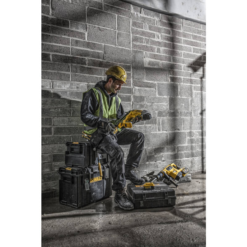 Пістолет цвяхозабивний акумуляторний DeWALT безщітковий DCN890P2