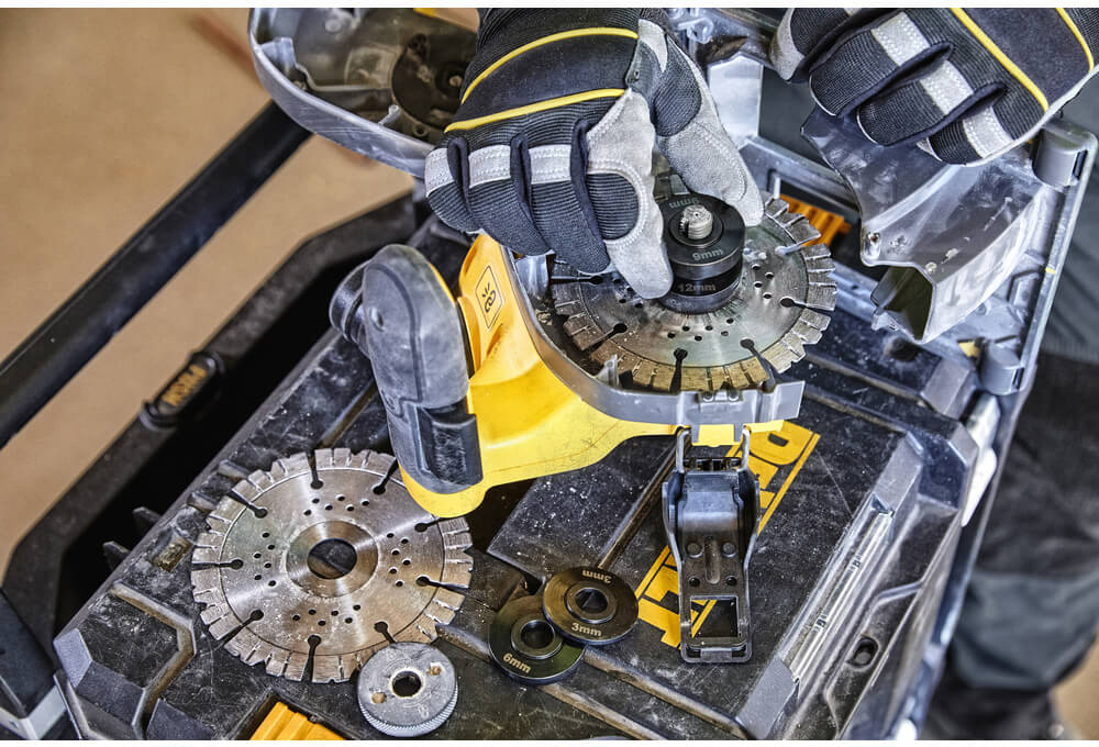 Штроборіз акумуляторний DeWALT DCG200T2