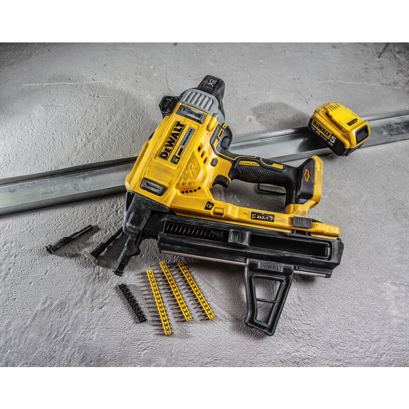 Пістолет цвяхозабивний акумуляторний DeWALT по бетону безщітковий DCN890N