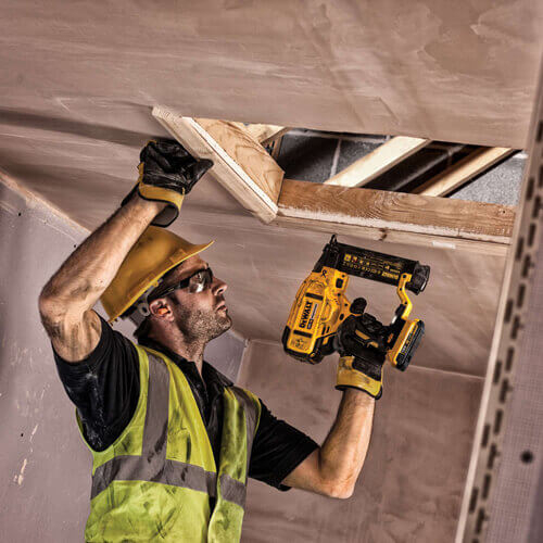 Пістолет цвяхозабивний акумуляторний DeWALT DCN680D2