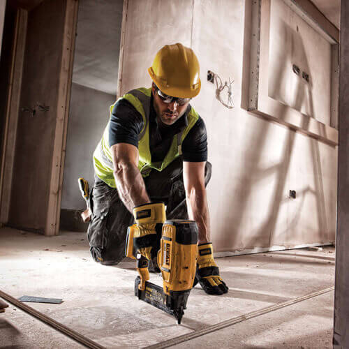 Пістолет цвяхозабивний акумуляторний DeWALT DCN680D2