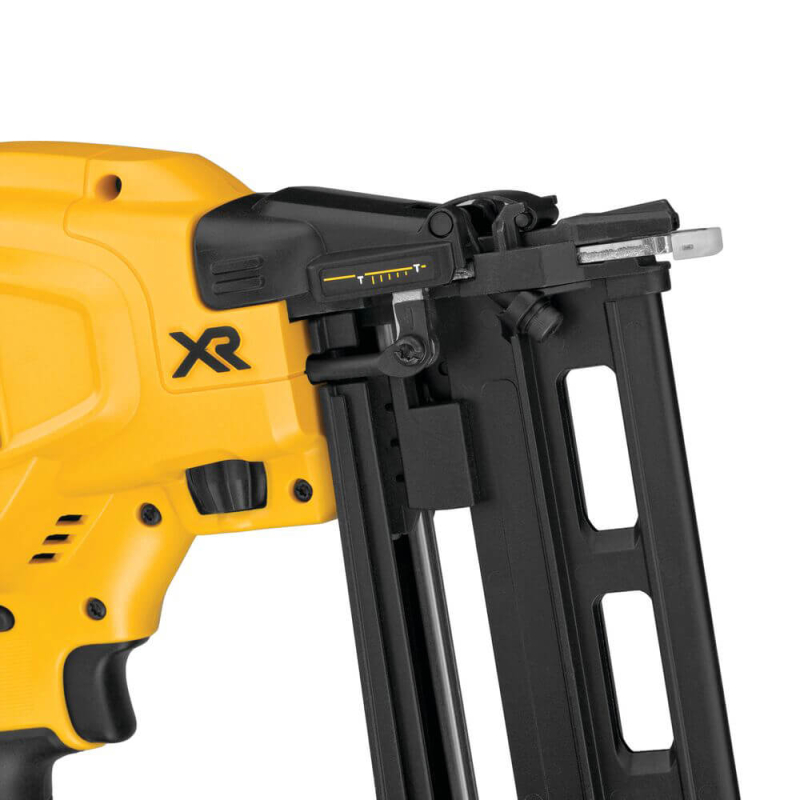 Пістолет цвяхозабивний акумуляторний DeWALT безщітковий DCN662D2