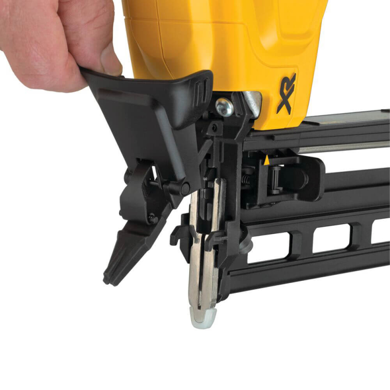 Пістолет цвяхозабивний акумуляторний DeWALT безщітковий DCN662D2