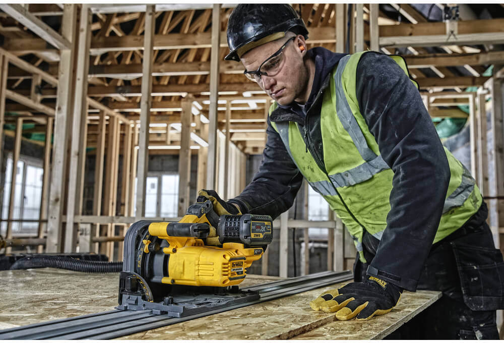 Пила дискова акумуляторна DeWALT DCS520NT
