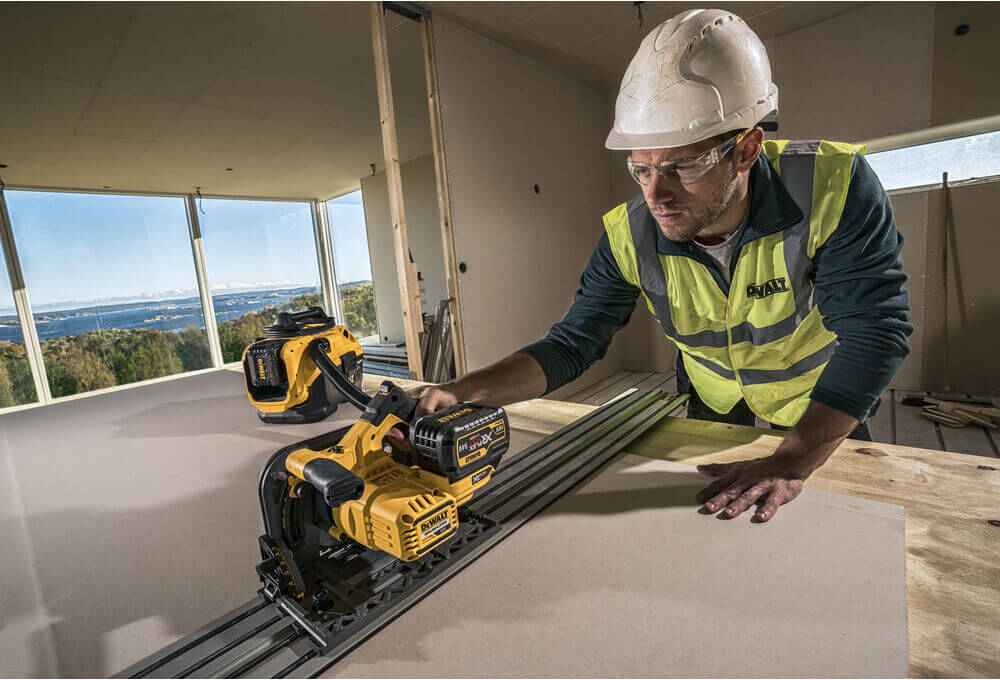 Пила дискова акумуляторна DeWALT DCS520NT