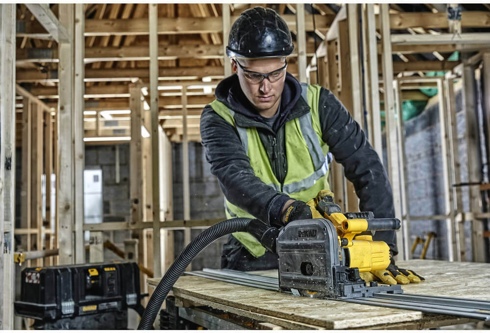 Пила дискова акумуляторна DeWALT DCS520NT
