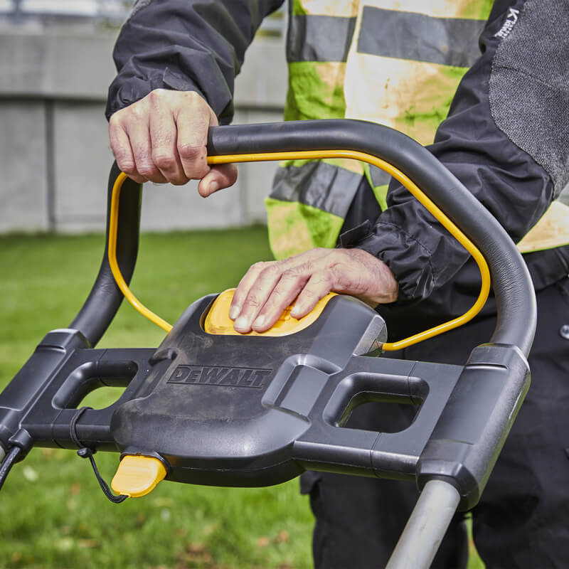 Газонокосарка акумуляторна DeWALT безщіткова DCM