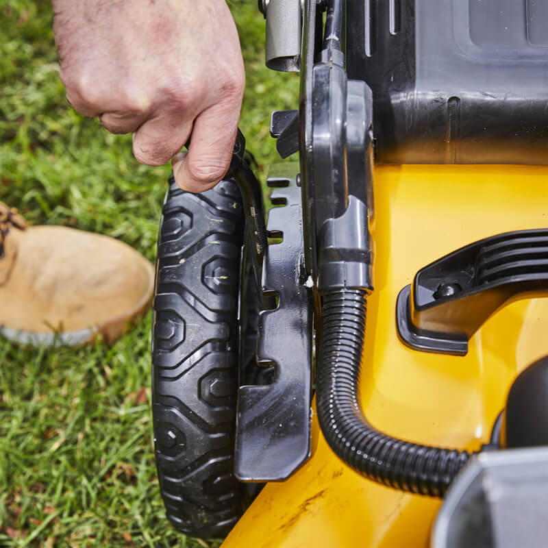 Газонокосарка акумуляторна DeWALT безщіткова DCM