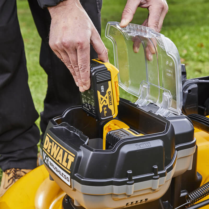 Газонокосарка акумуляторна DeWALT безщіткова DCM