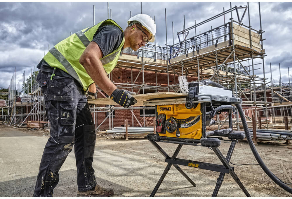Пила настільна DeWALT DWE7485