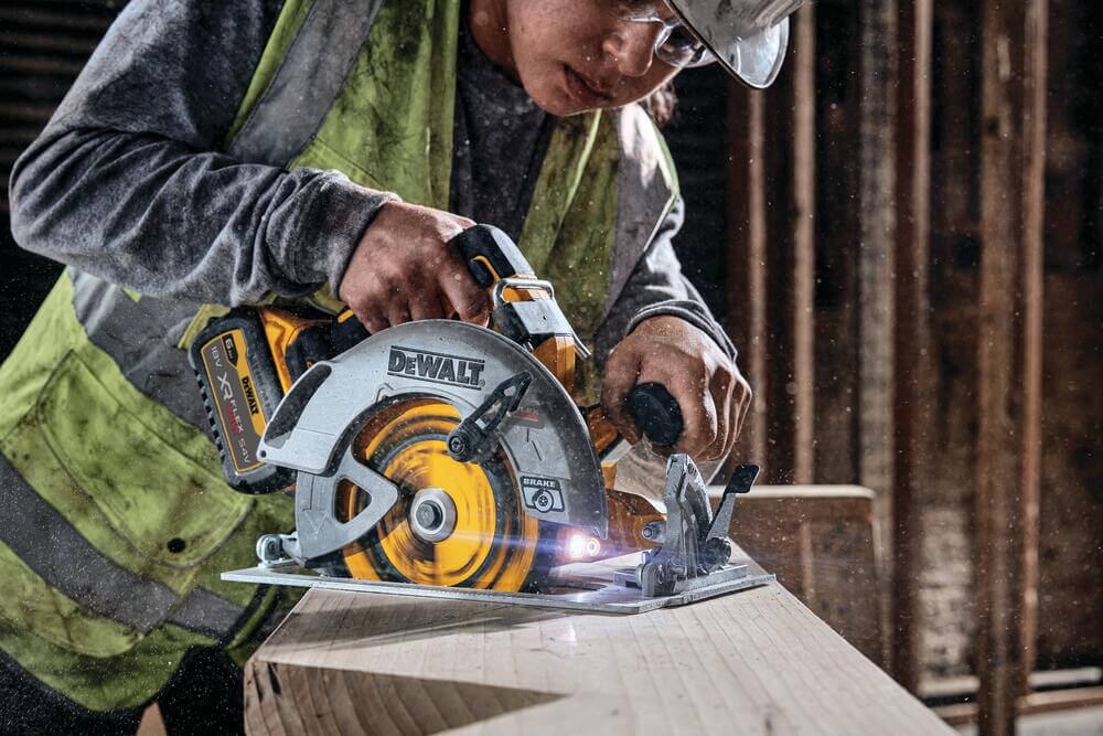 Пила дискова акумуляторна DeWALT DCS573T1