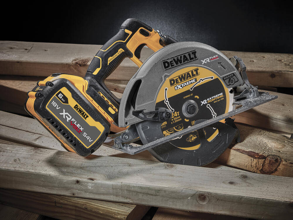 Пила дискова акумуляторна DeWALT DCS573T1