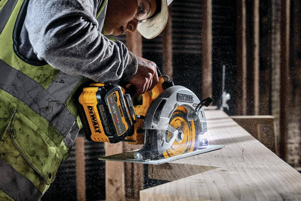 Пила дискова акумуляторна DeWALT DCS573T1