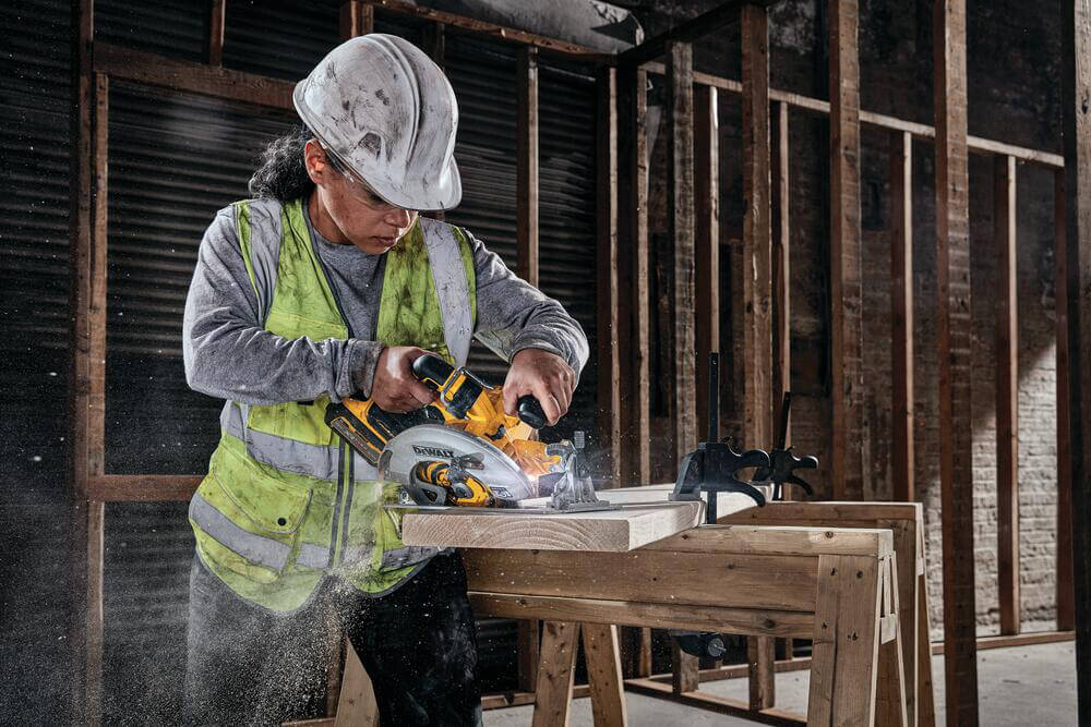 Пила дискова акумуляторна DeWALT DCS573T1