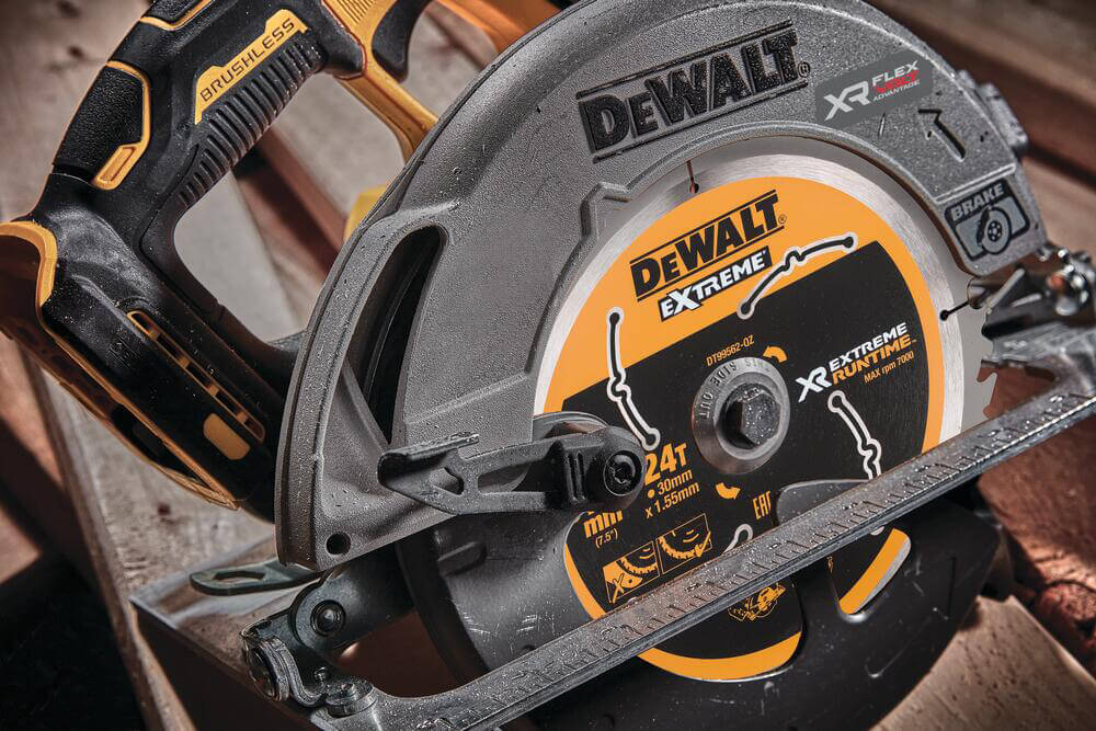 Пила дискова акумуляторна DeWALT DCS573T1