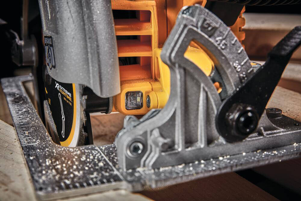 Пила дискова акумуляторна DeWALT DCS573T1