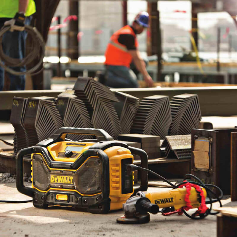 Зарядний пристрій DeWALT DCR027