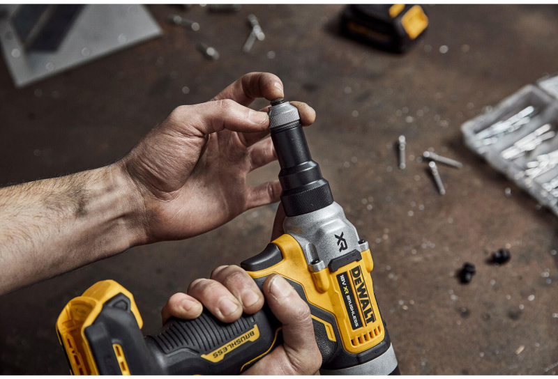 Заклепочник акумуляторний DeWALT безщітковий DCF414NT