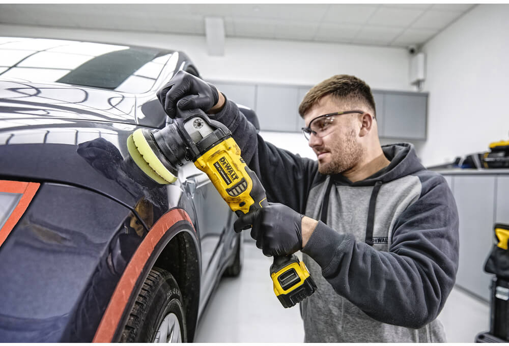 Полірувальна машина акумуляторна DeWALT безщіткова DCM848P2