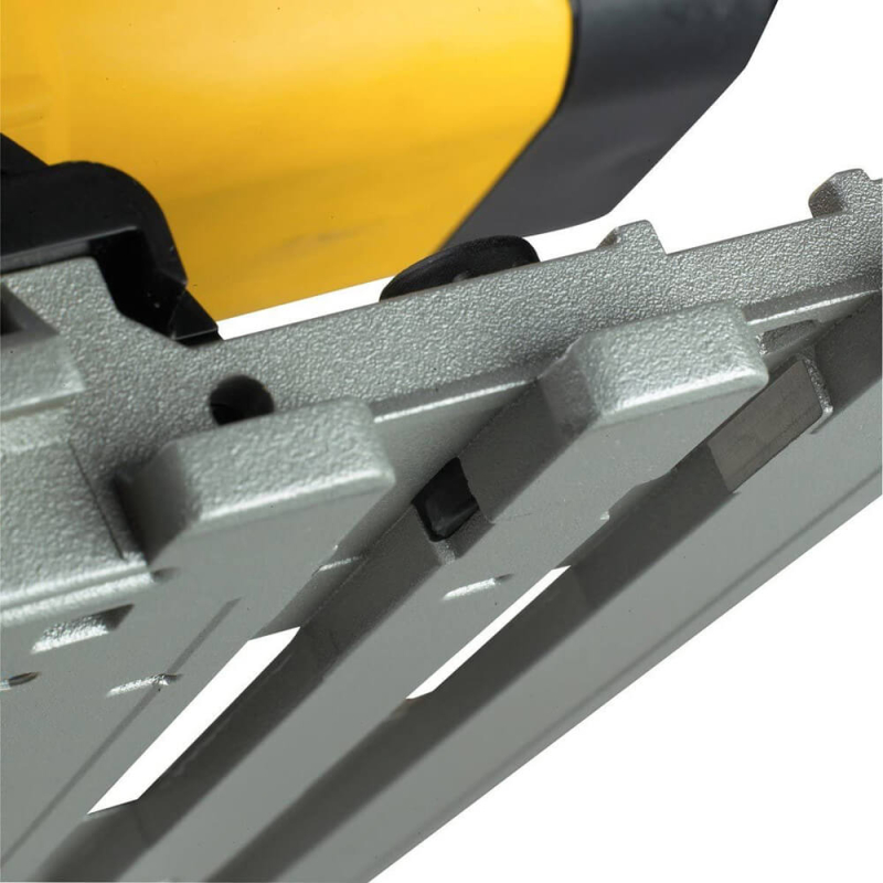 Пила дискова акумуляторна DeWALT DWS520KT