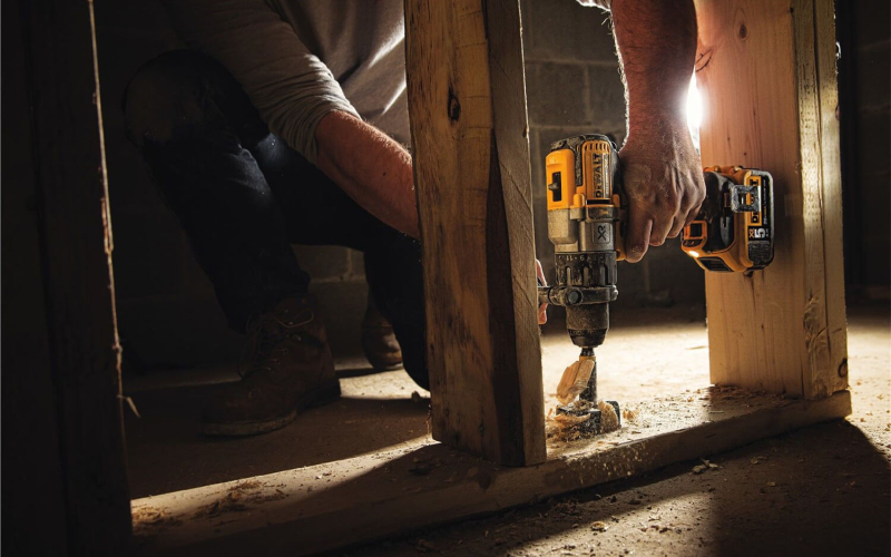 Акумуляторний шуруповерт DeWALT безщітковий ударний Brushless 18V XR
