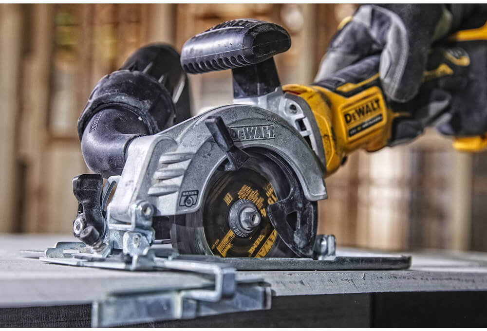 Пила дискова акумуляторна DeWALT безщіткова DCS571P2