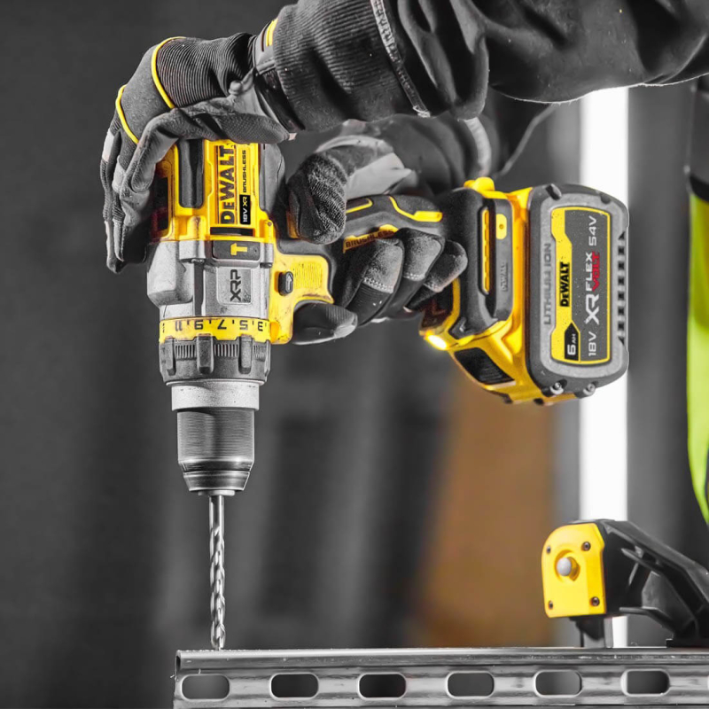 Акумуляторний шуруповерт DeWALT безщітковий ударний DCD999T1