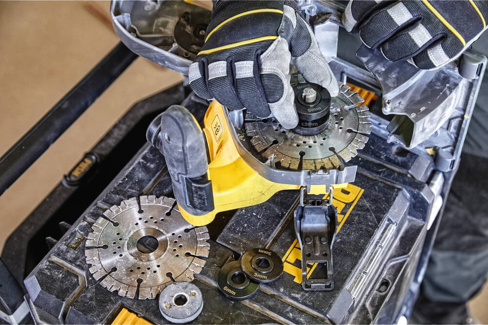 Штроборіз акумуляторний DeWALT безщітковий DCG200NT