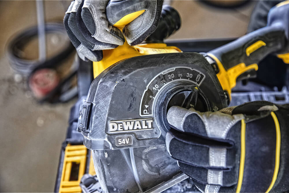 Штроборіз акумуляторний DeWALT безщітковий DCG200NT