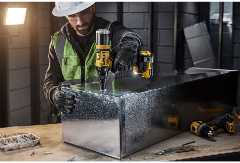 Заклепочник акумуляторний DeWALT безщітковий DCF403NT