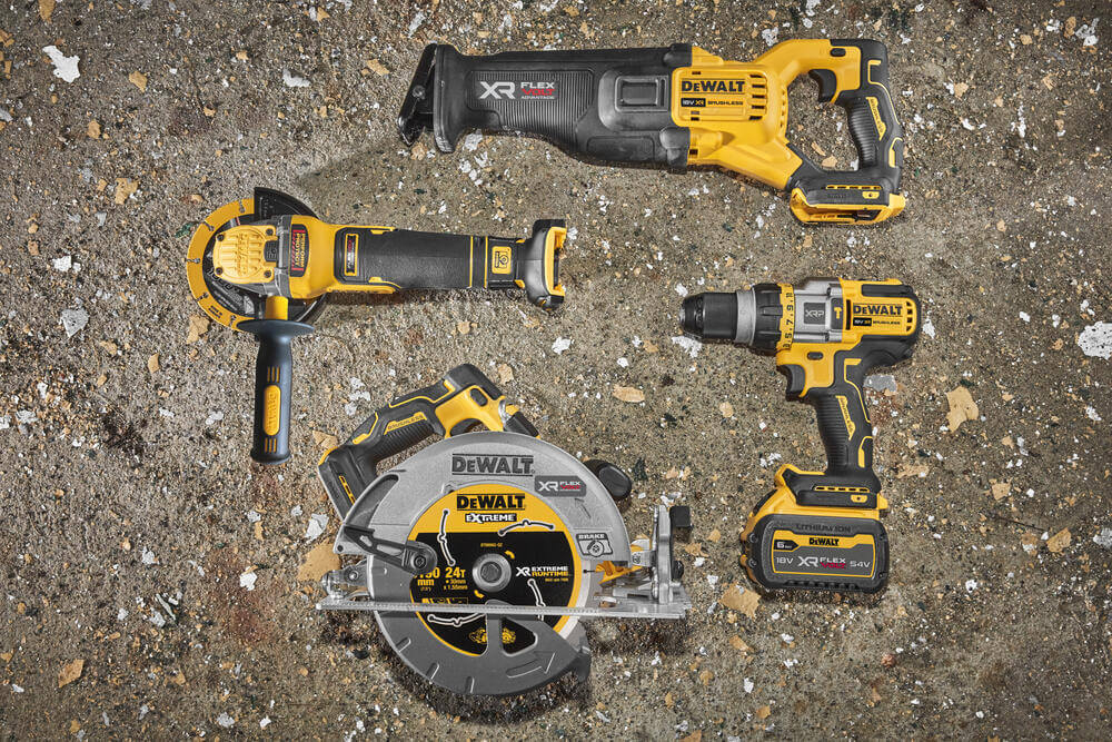 Пила шабельна акумуляторна DeWALT DCS386T1