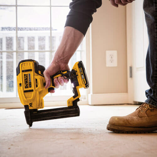 Степлер DeWALT безщітковий DCN681N