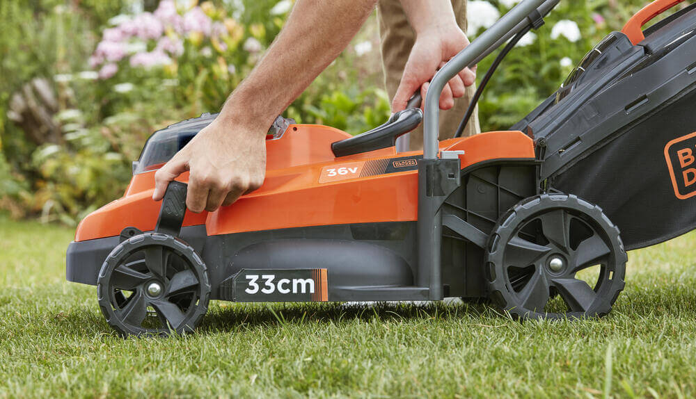 Газонокосарка акумуляторна BLACK+DECKER BCMW3336