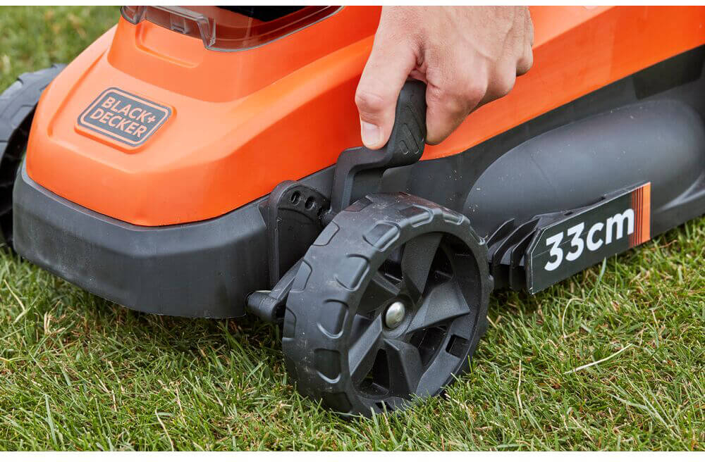 Газонокосарка акумуляторна BLACK+DECKER BCMW3318
