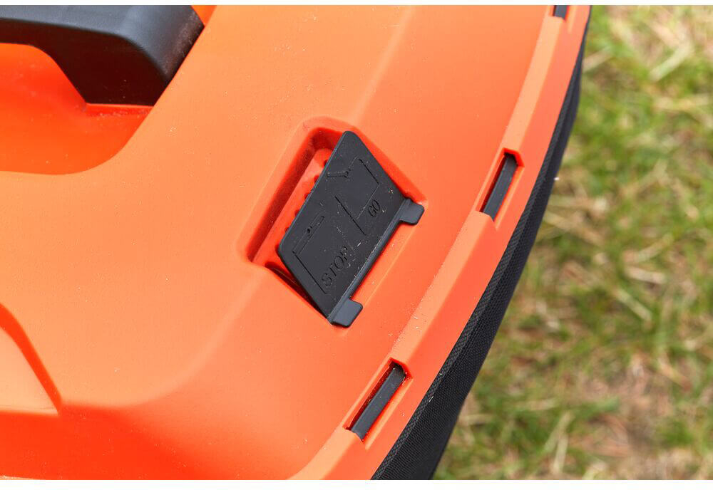 Газонокосарка акумуляторна BLACK+DECKER BCMW3318